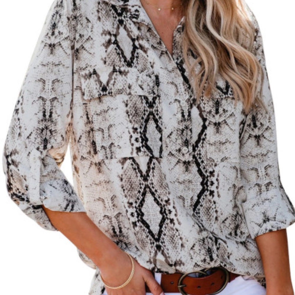 HP💝Wild Snake print Blouse with pockets sz s … - Picture 6 of 6